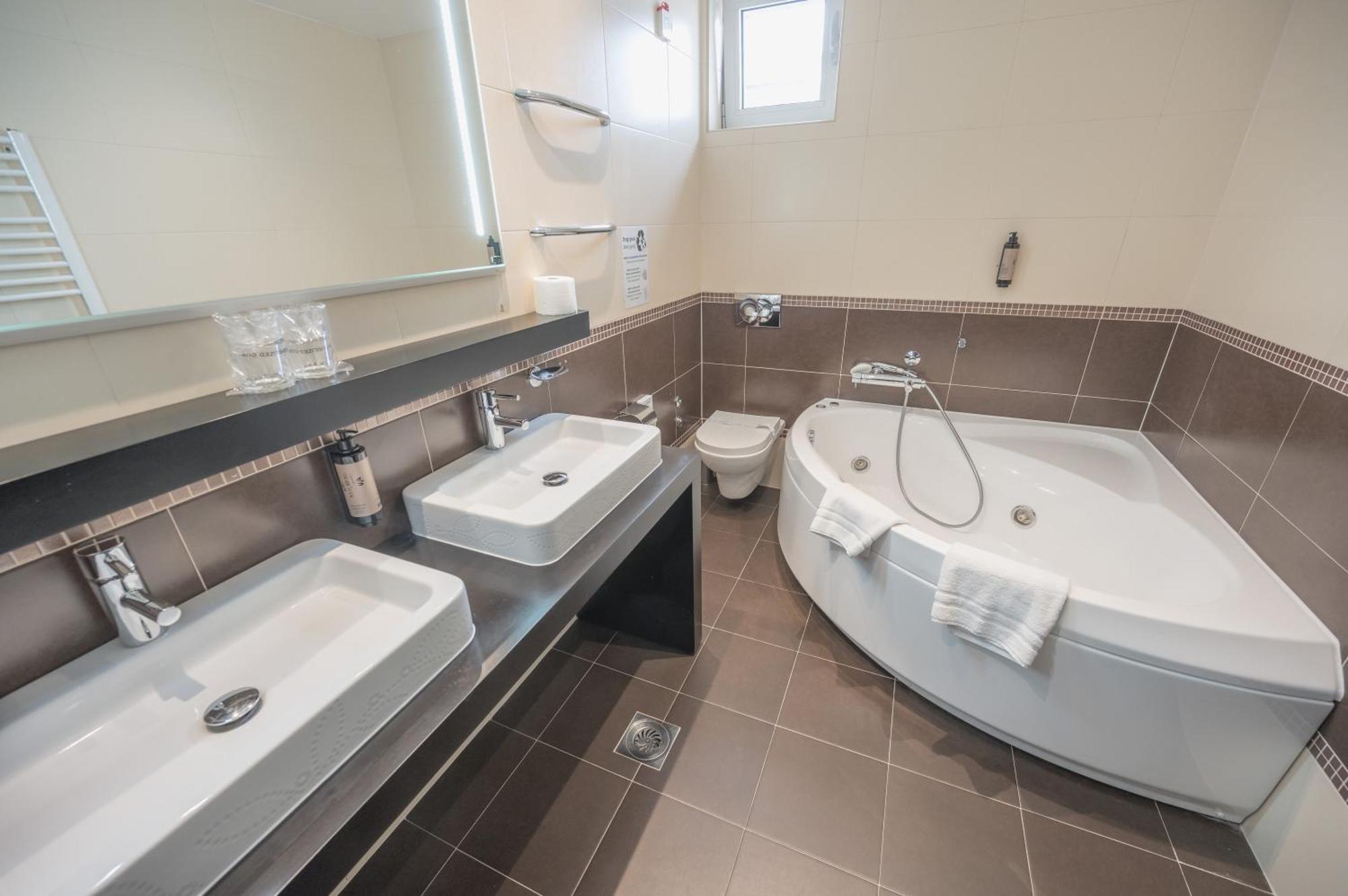 Hotel Sun Loznica Bagian luar foto